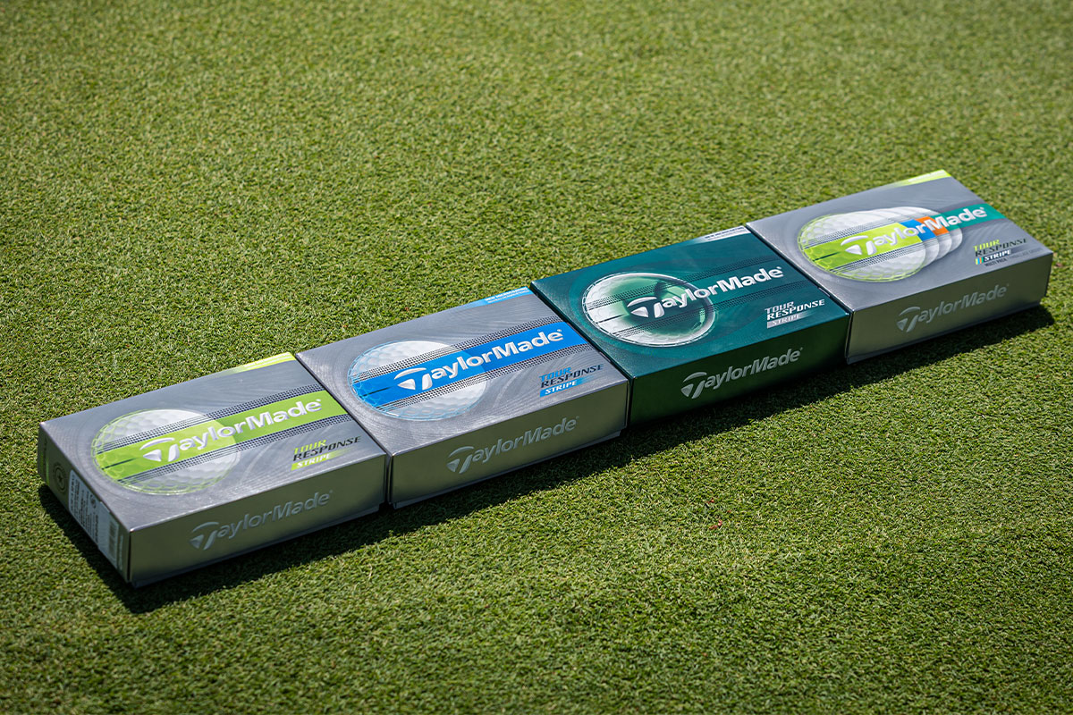 New「ツアーレスポンス ストライプ」は、アマチュア好みのソフトな打感ながら、ウレタンカバーによる高いスピン性能を誇る。さらに「360°クリアパスアライメント」がパッティングからショットまで視覚的にサポート。スコアアップと楽しさを同時にかなえる一球だ[写真：角田慎太郎]