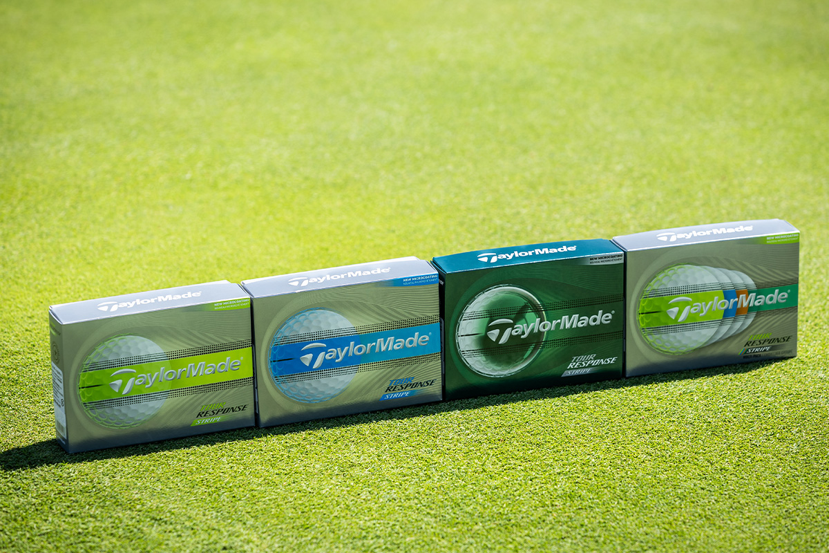 New「ツアーレスポンス ストライプ」は、アマチュア好みのソフトな打感ながら、ウレタンカバーによる高いスピン性能を誇る。さらに「360°クリアパスアライメント」がパッティングからショットまで視覚的にサポート。スコアアップと楽しさを同時にかなえる一球だ[写真：角田慎太郎]