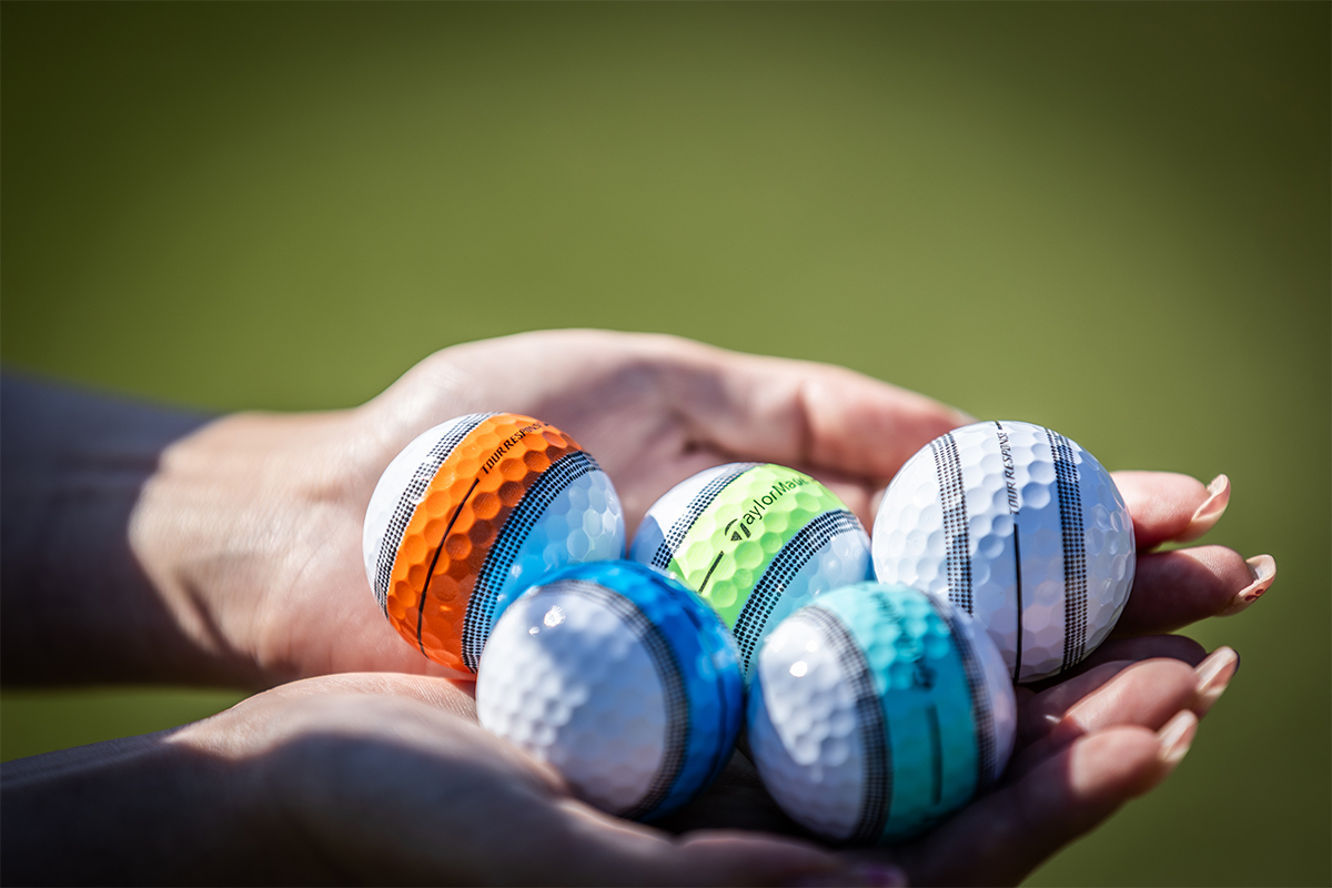 New「ツアーレスポンス ストライプ」のラインアップが拡充された。今回は「イエロー」「ブルー」に加えて「クリア」がダース売りで追加されている。マルチパックには新色の「ミント」が加わり、選択肢の多いカラフルな展開となった[写真：角田慎太郎]