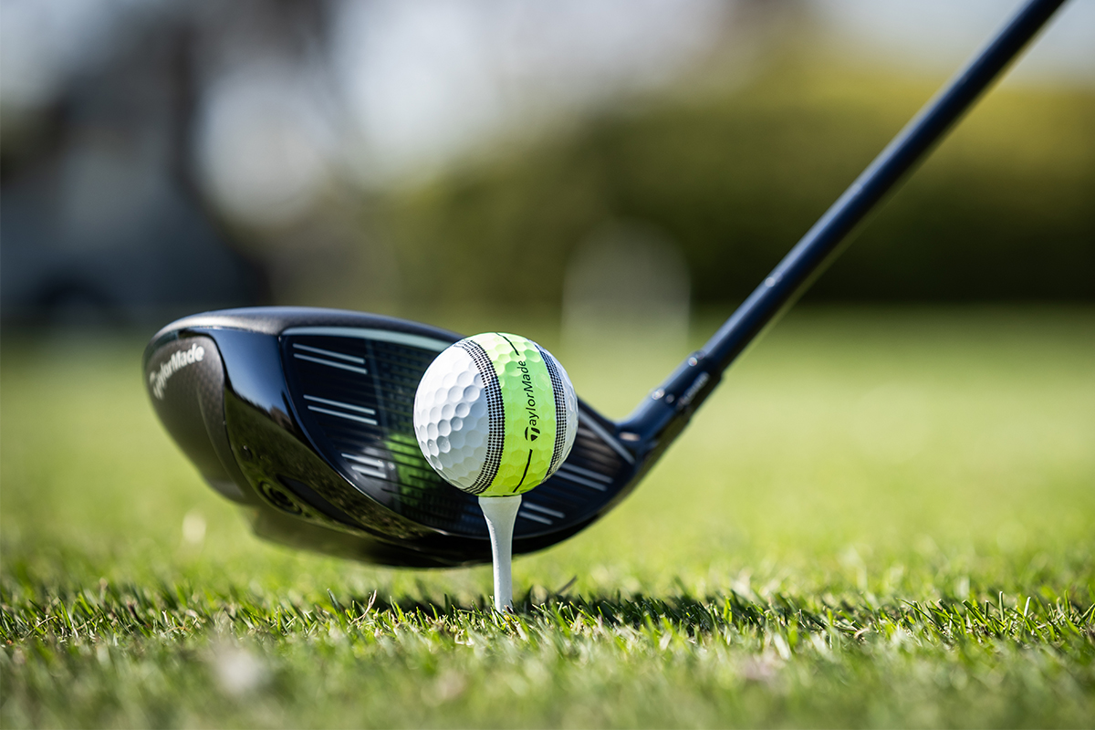 ティーショットにおいても「360°クリアパスアライメント」をうまく活用することで、スイング軌道や目標方向へのイメージが描きやすくなる[写真：角田慎太郎]