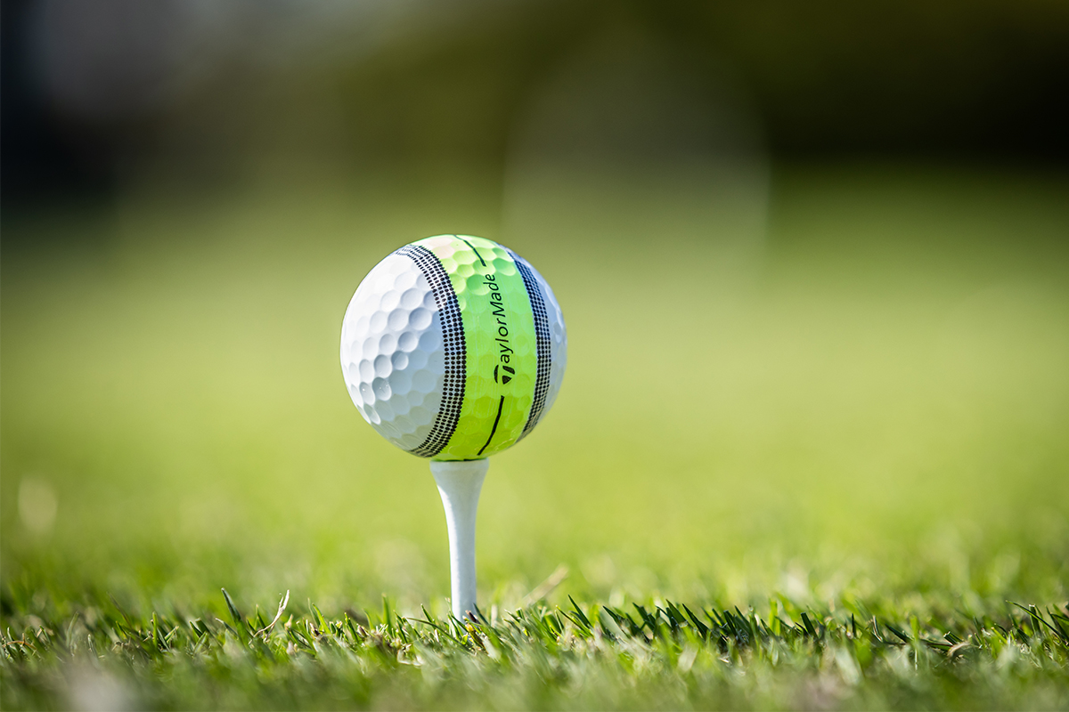 ティーショットにおいても「360°クリアパスアライメント」をうまく活用することで、スイング軌道や目標方向へのイメージが描きやすくなる[写真：角田慎太郎]