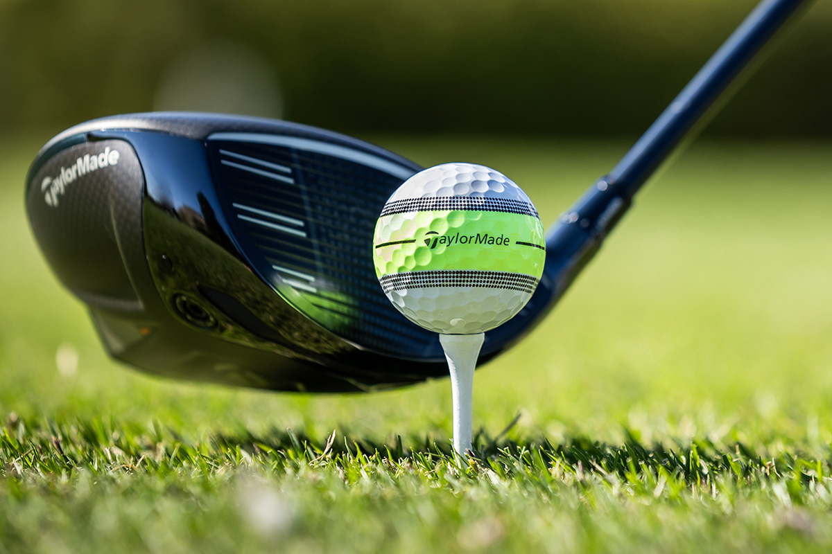 ティーショットにおいても「360°クリアパスアライメント」をうまく活用することで、スイング軌道や目標方向へのイメージが描きやすくなる[写真：角田慎太郎]