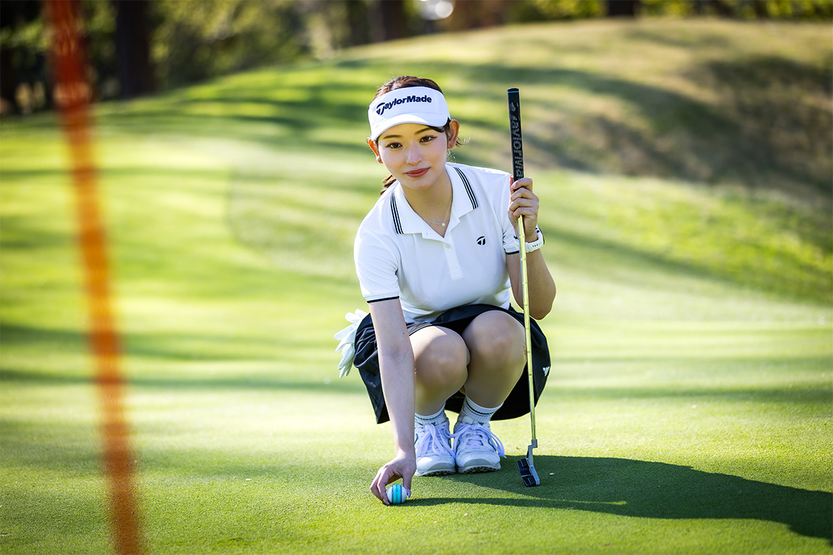 「360°クリアパスアライメント」によって目標方向へのセットが楽になり、パッティングに迷いがなくなったと中野さんは話す[写真：角田慎太郎]