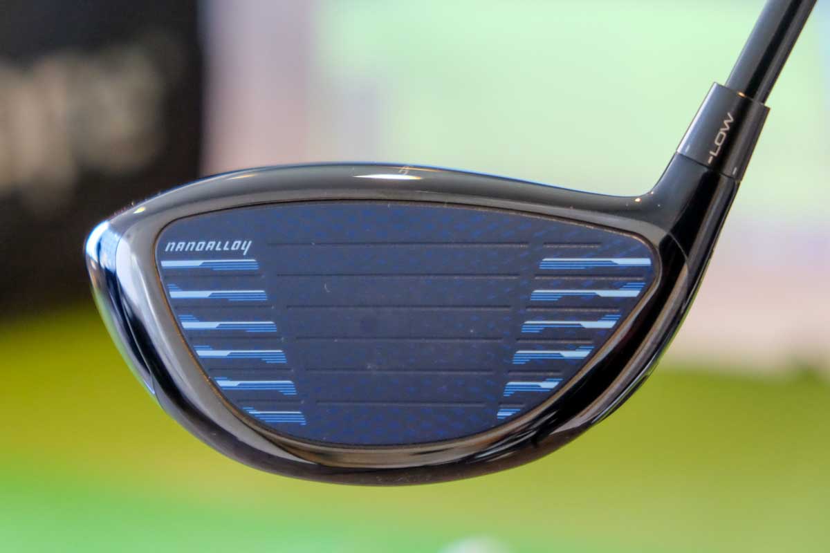 ミズノ独自の「ナノアロイフェース」のクローズアップ