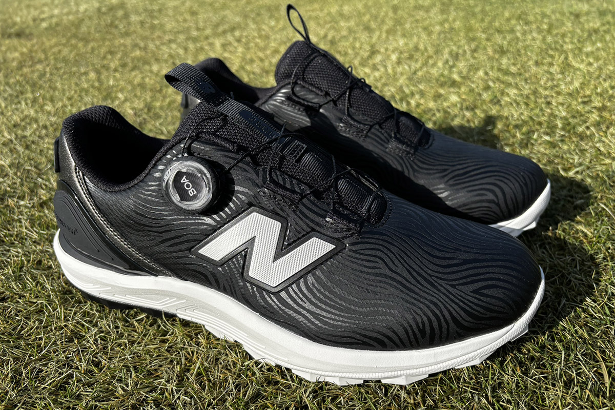 今回履いたのはニューバランス「Fresh Foam X 2500v5」スパイクレスのボアタイプ