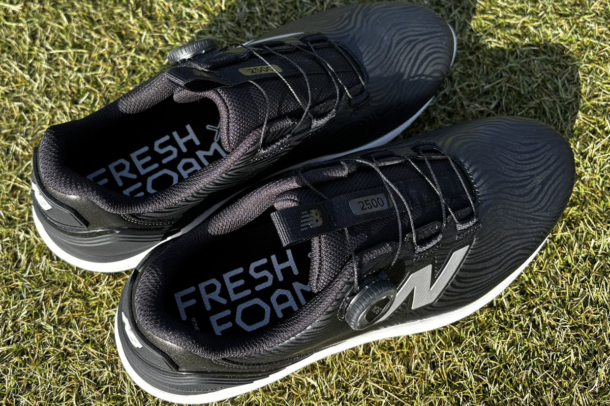 足裏に沿うようなニューバランス「Fresh Foam X 2500v5」のインソール