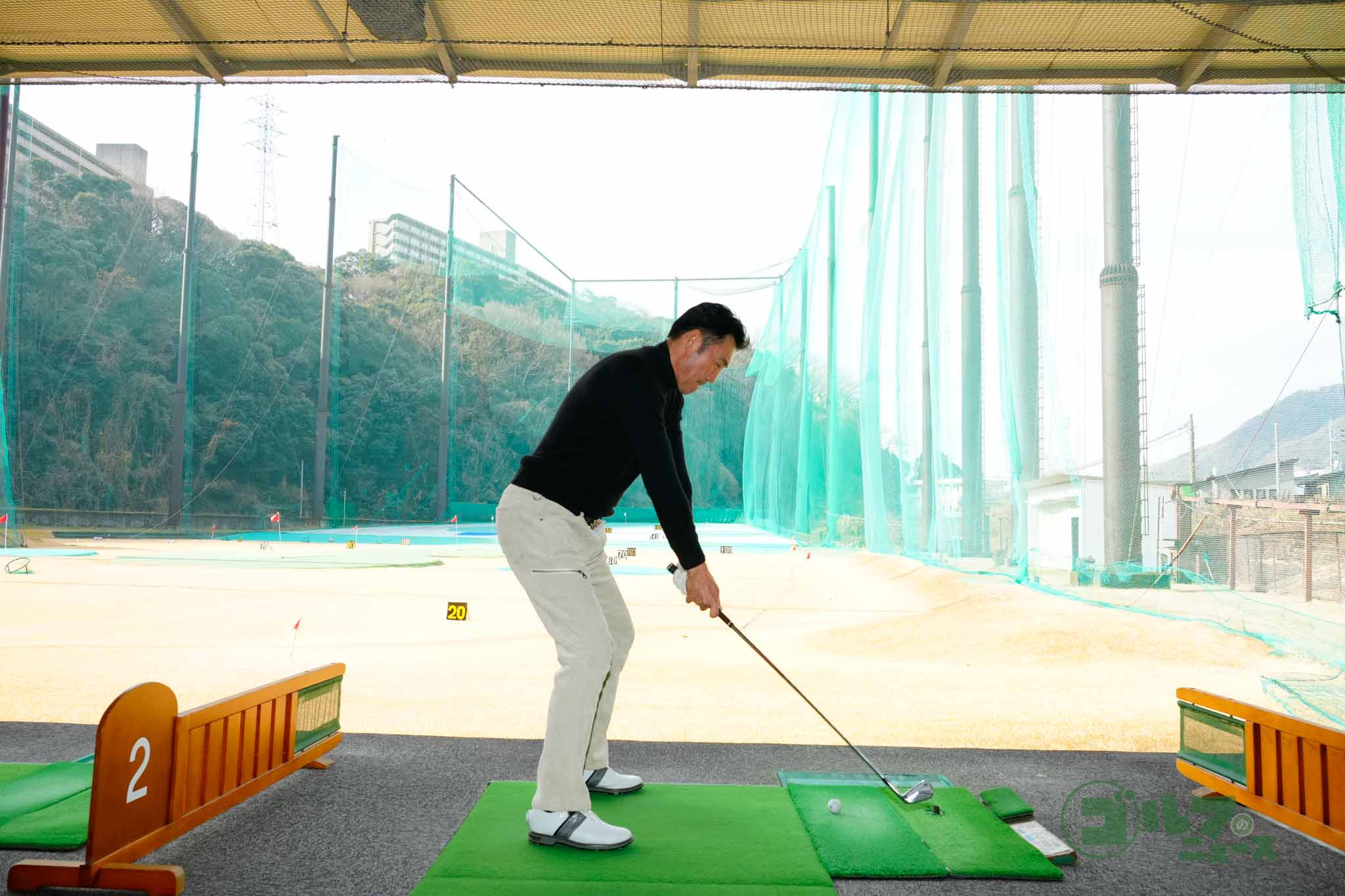 高いフォローから逆戻しスイングでのショットは難易度がかなり高いので要注意　写真:鈴木祥