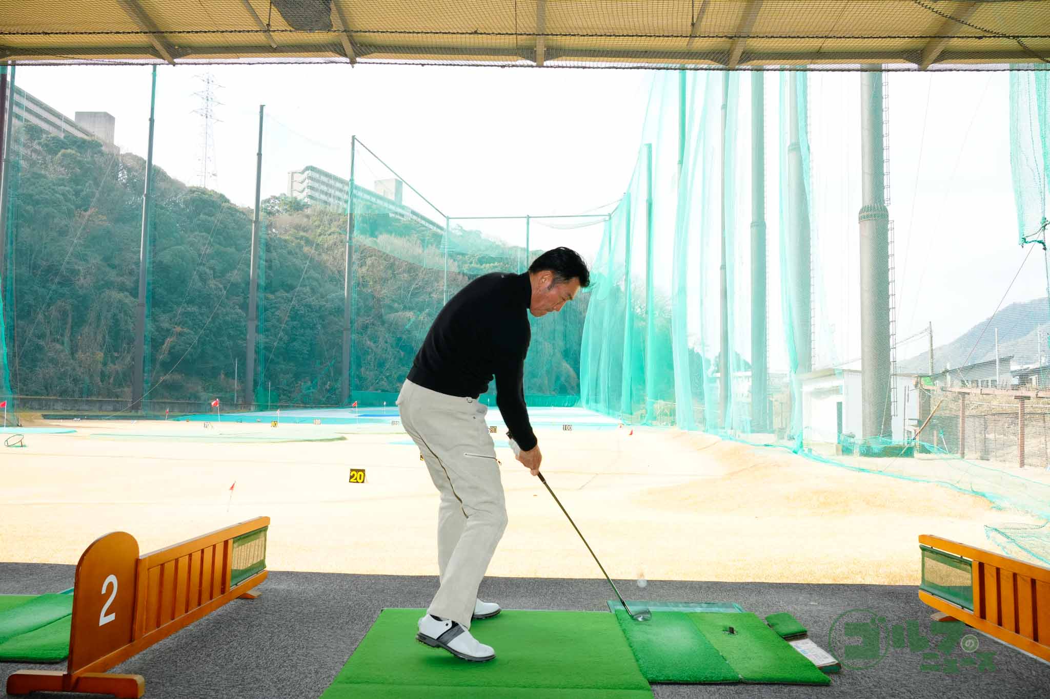 高いフォローから逆戻しスイングでのショットは難易度がかなり高いので要注意　写真:鈴木祥