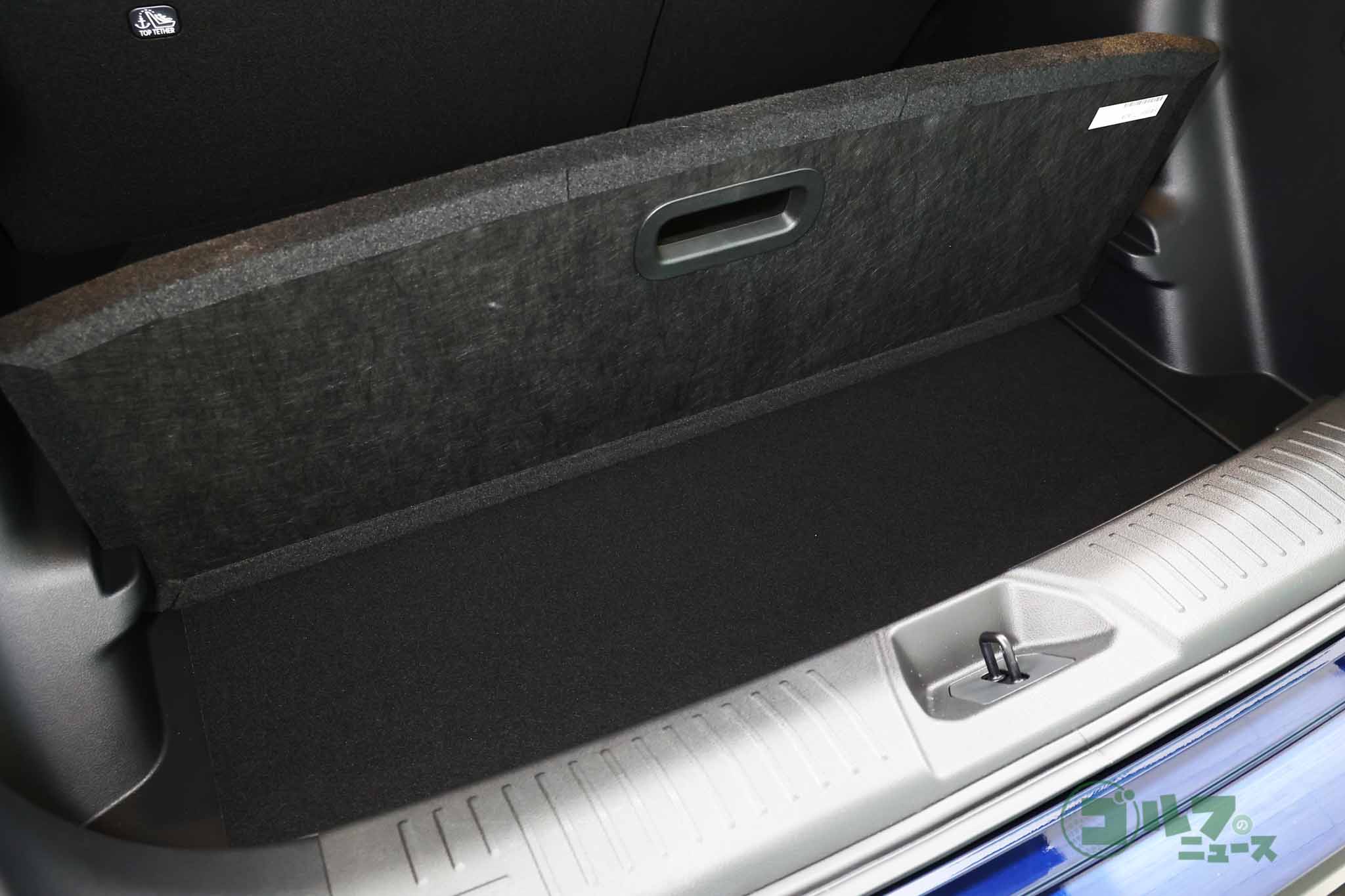 積載物に合わせてフレキシブルラゲッジボートを使い分け、荷物の整理や収納力アップが可能