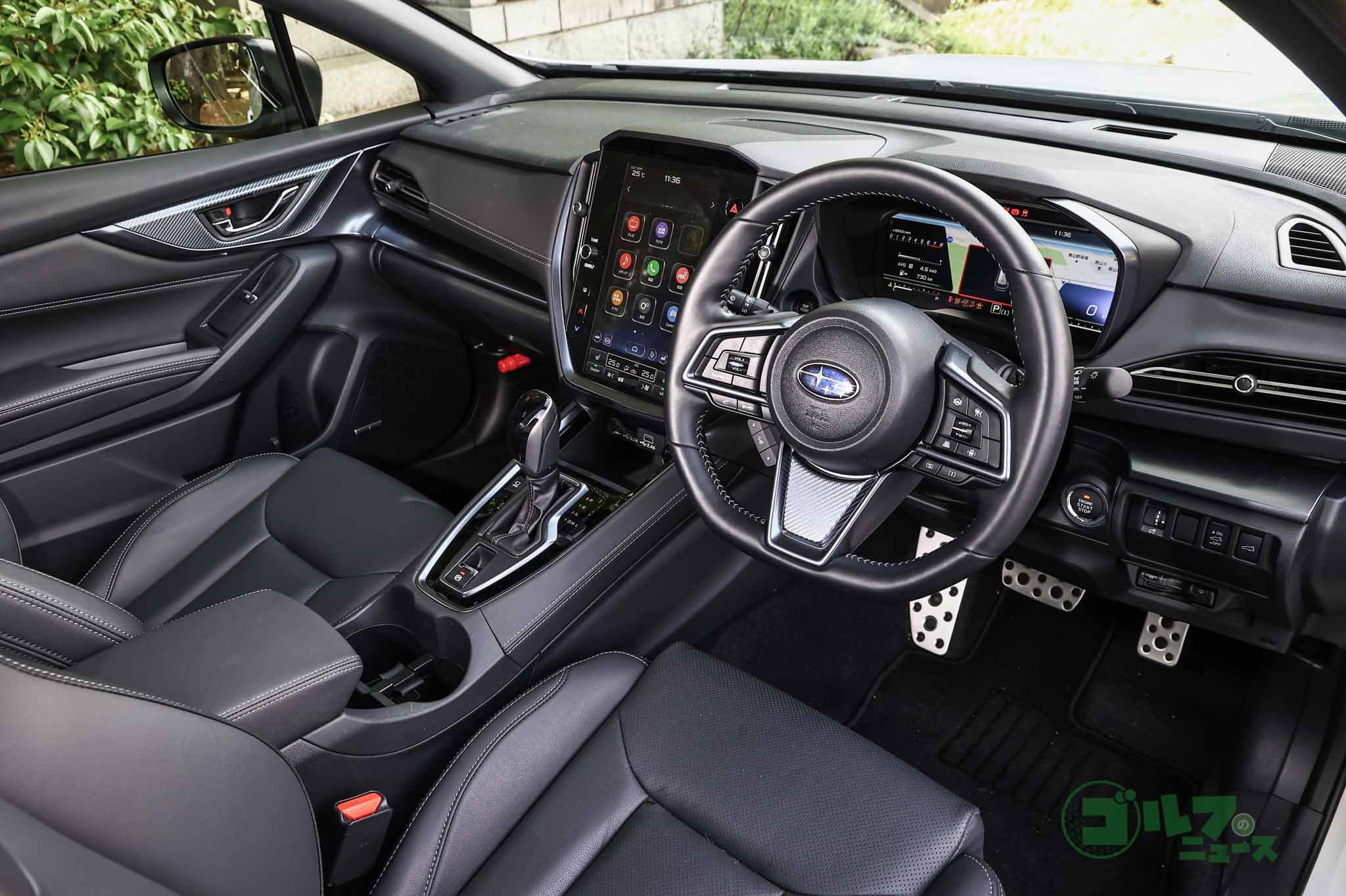 ステアリングスイッチは運転中でも操作しやすく、ドライバーの負担を軽減する