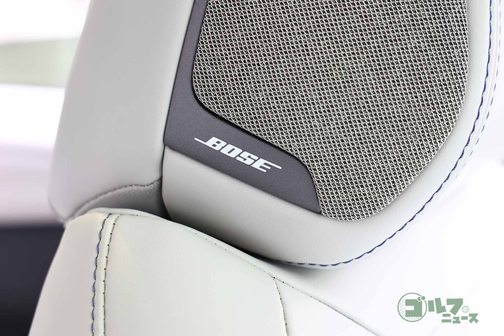 運転席と助手席のヘッドレストにスピーカーを内蔵したBOSEパーソナルプラスサウンドシステムを設定