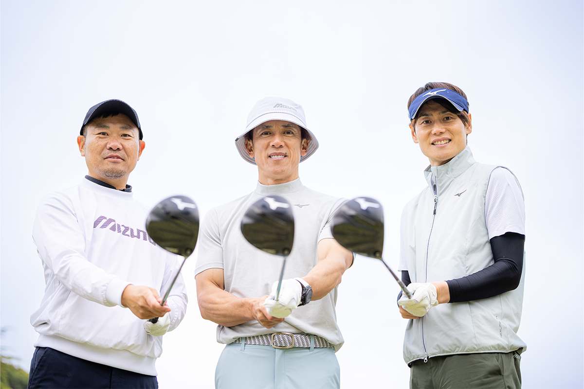 ドラコン対決は松井さんに軍配。小雨が降るシビアなコンディションの中で、平均290ヤードを超える飛距離でフェアウェイを捉え続けた[写真：落合隆仁]