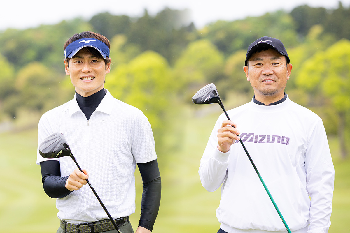 写真左はフリーアナウンサーの上重聡さん、右が上重さんと高校時代にバッテリーを組んで甲子園に出場した石橋勇一郎さん。共にPL学園野球部の出身で、松井さんの5学年下の後輩にあたる[写真：落合隆仁]