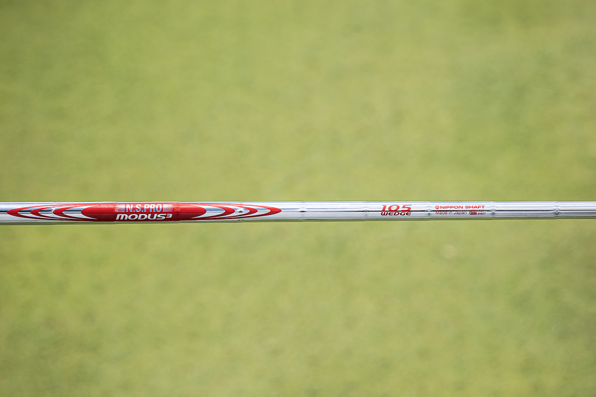 純正採用では珍しいウェッジ専用スチールシャフト「N.S.PRO MODUS3 WEDGE 105」が採用されていることも、「HONMA WEDGE」の特徴の一つ[写真：落合隆仁]