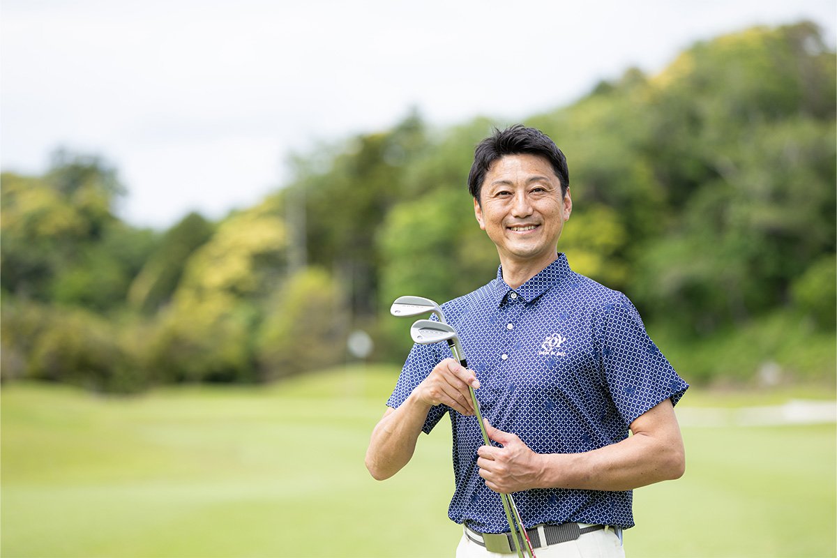 関浩太郎プロ。1974年生まれ。「SEKI GOLF CLUB目黒」を主宰するクラフトマン兼スイングコーチ。スイングとギアの両面に精通し、分かりやすく的確な新製品の試打インプレッションに定評がある[写真：落合隆仁]
