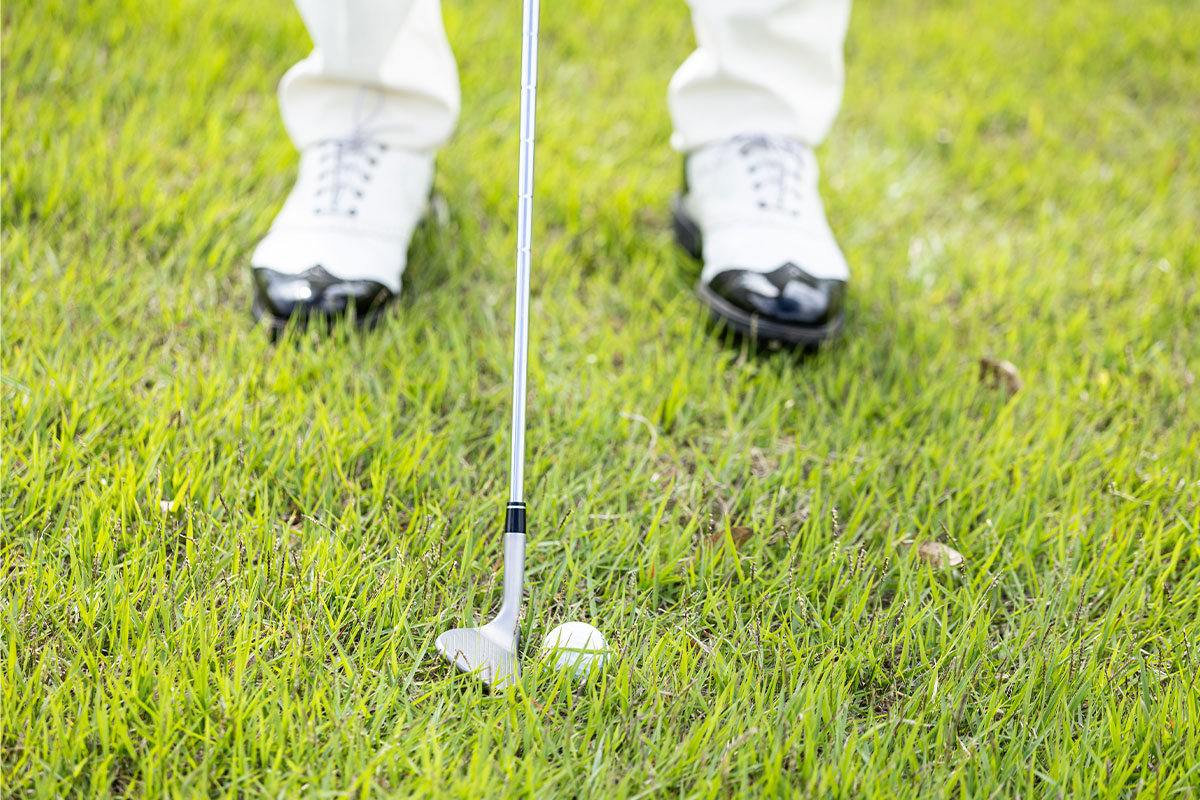 新素材「HMSS」による高い食い付き性能で、ラフからでも安定してスピンがかかる「HONMA WEDGE」[写真：落合隆仁]