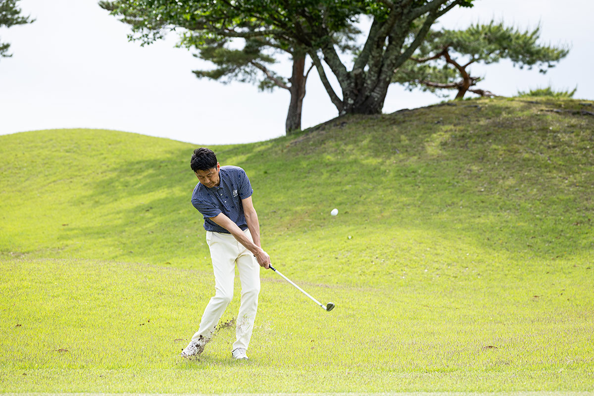 新素材「HMSS」による高い食い付き性能で、ラフからでも安定してスピンがかかる「HONMA WEDGE」[写真：落合隆仁]