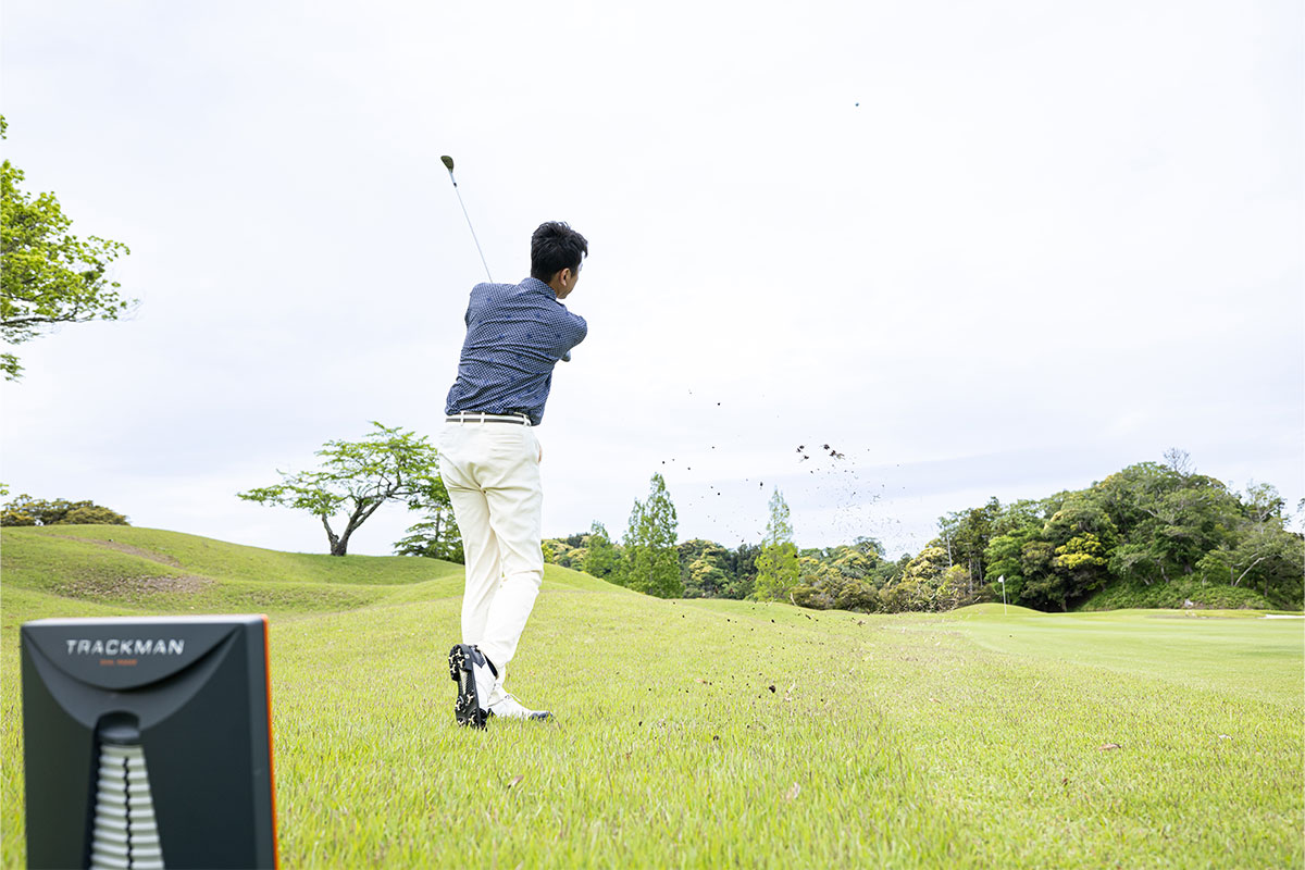 新素材「HMSS」による高い食い付き性能で、ラフからでも安定してスピンがかかる「HONMA WEDGE」[写真：落合隆仁]