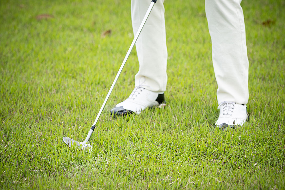 新素材「HMSS」による高い食い付き性能で、ラフからでも安定してスピンがかかる「HONMA WEDGE」[写真：落合隆仁]