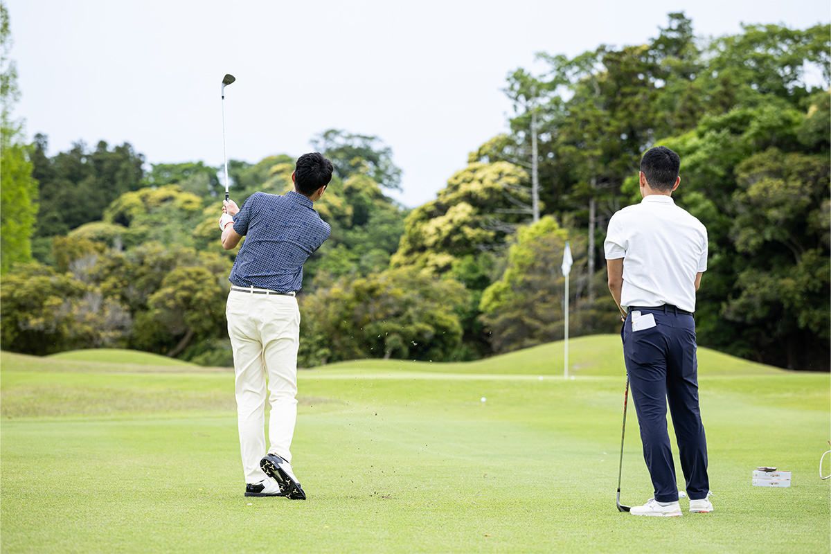 ウェッジの性能はコースの中で発揮される。新素材を採用した「HONMA WEDGE」の打ち心地や弾道はどうだろうか[写真：落合隆仁]