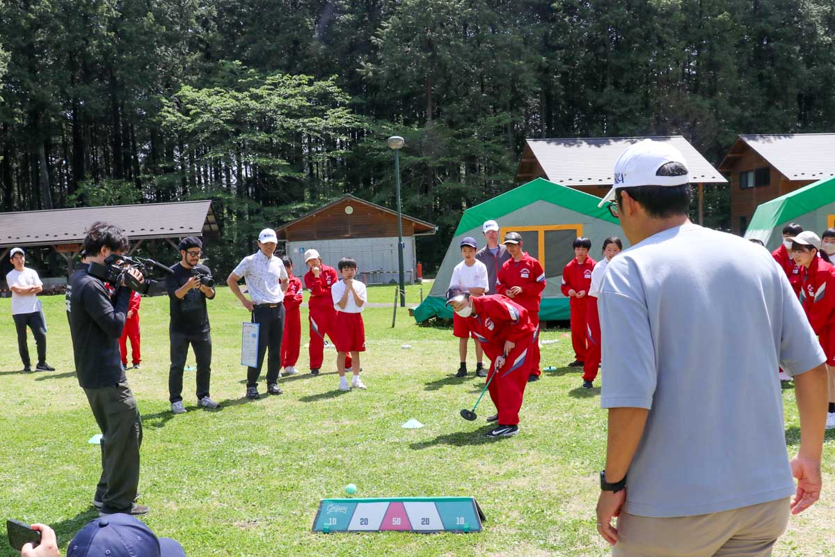 緊張感漂うプレーオフ。クラスメイトも固唾をのんで見守った　写真：清流舎