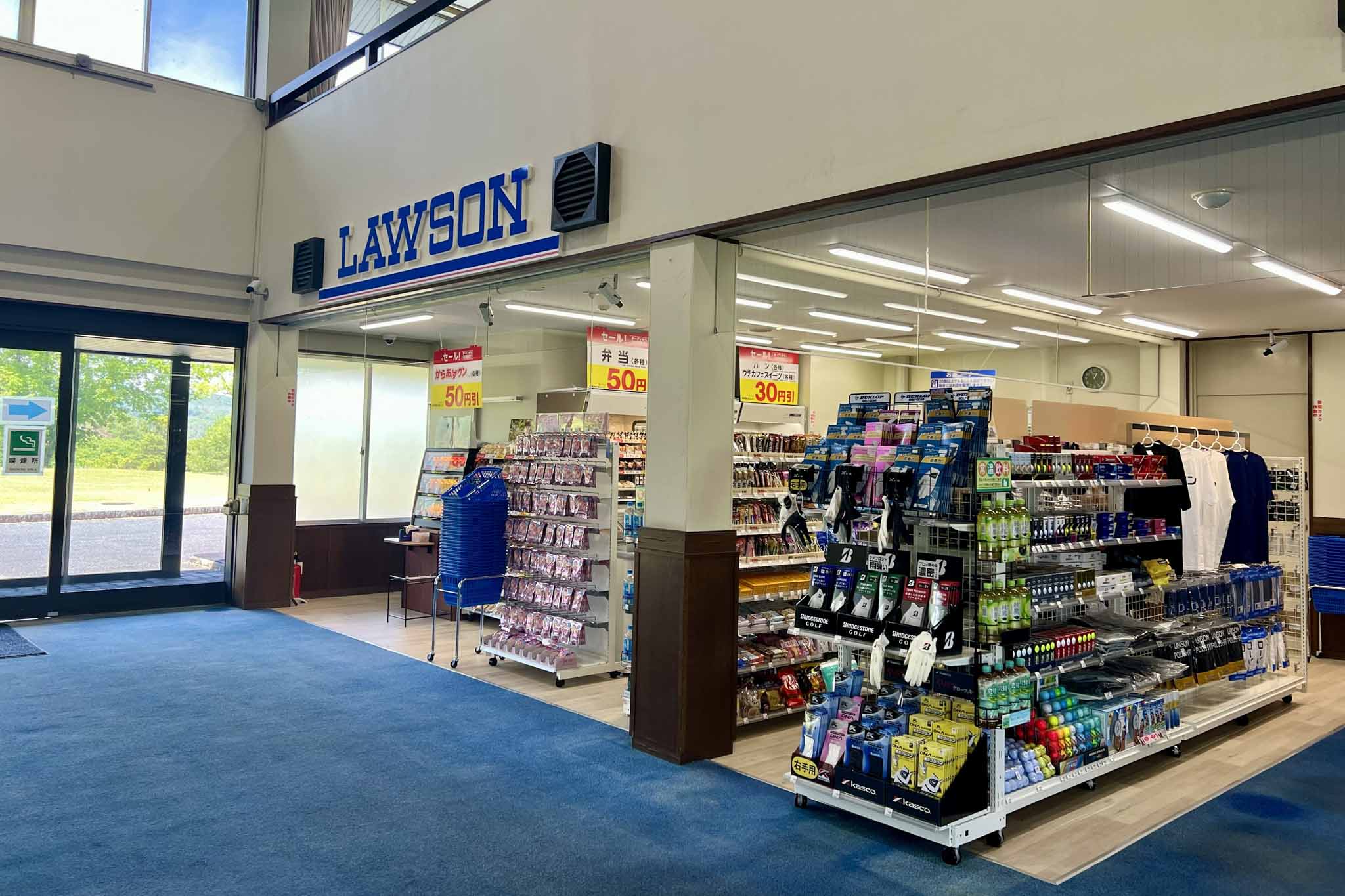 6月1日にオープンした「ローソン岡山空港ゴルフコース店」　写真提供:事務局