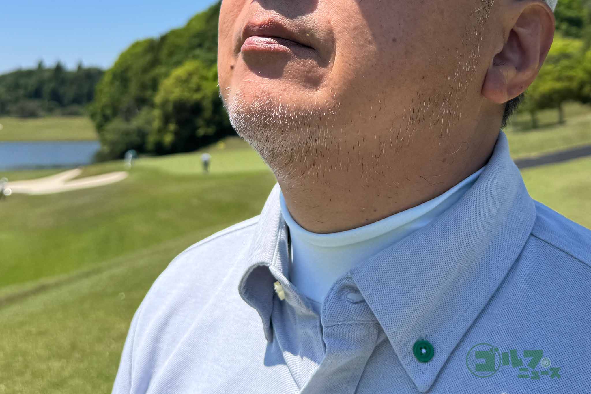 ハイネックモデルは首周りの日焼けもしっかりガードしてくれる