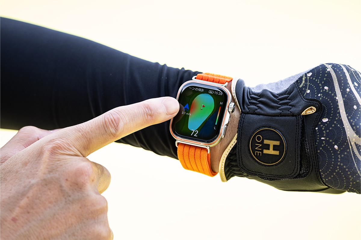 2026年5月29日に発売となったスクエアデザインの最新フラッグシップモデル「HUAWEI WATCH FIT 5 Pro」。「HUAWEI」スクエアウォッチ史上最大となる1.92インチの大画面サファイアガラスディスプレイを搭載し、画面の光の強さを示す輝度も3000ニトに到達。日差しの強い屋外で使用しても、画面をクリアに見ることができる[写真：落合隆仁]