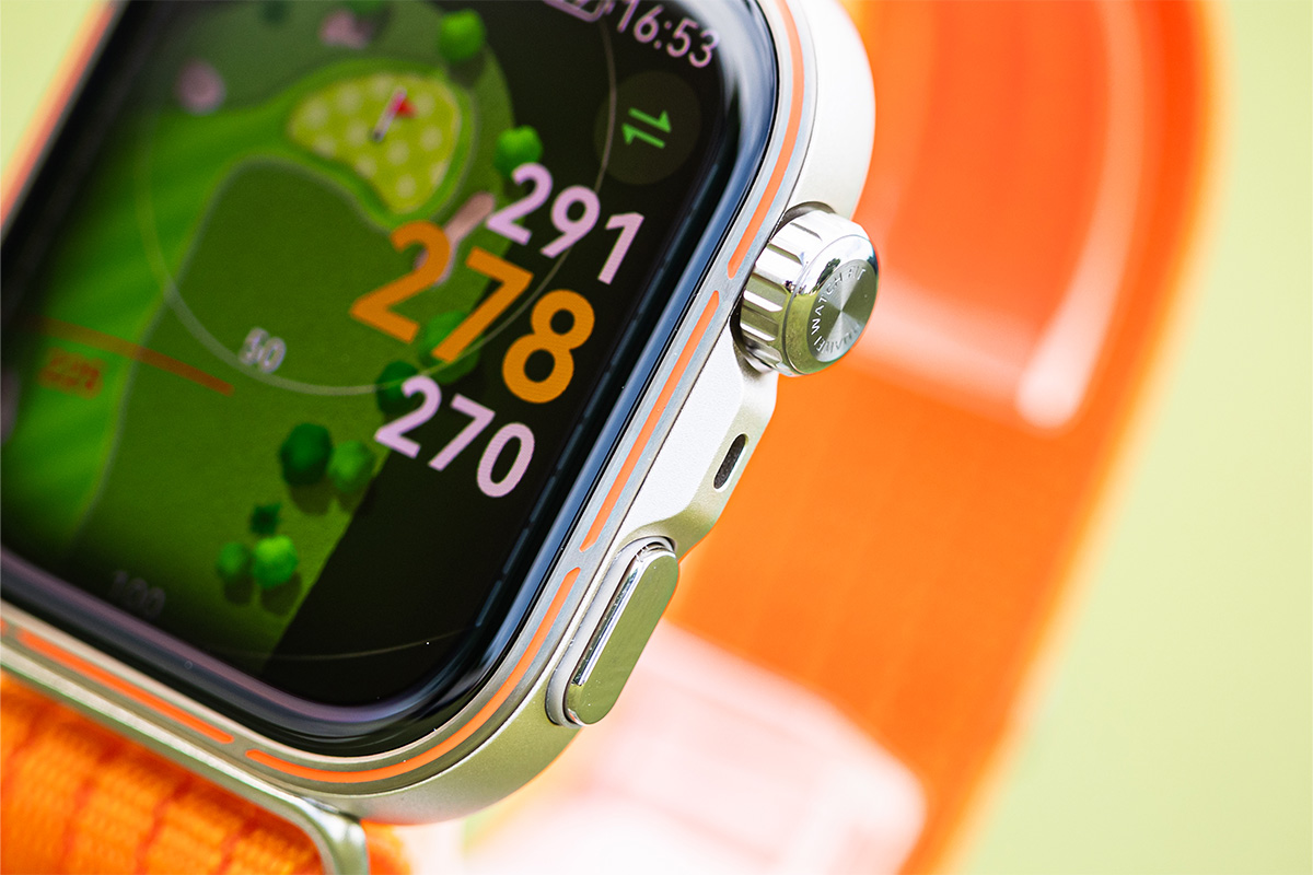 HUAWEI のスクエアウォッチ史上、最大となる1.92インチの大画面ディスプレイの「HUAWEI WATCH FIT 5 Pro」。ゴルフ機能もさらに進化している[写真：落合隆仁]