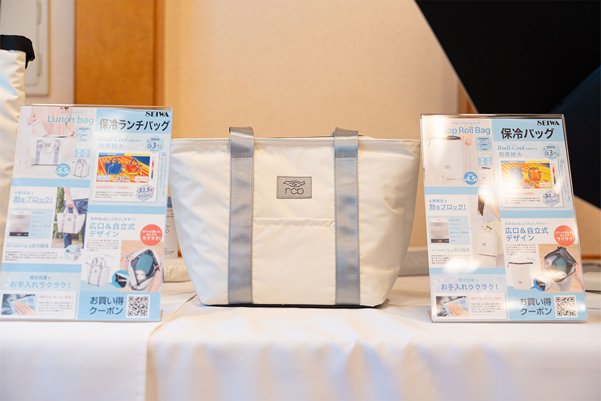 カー用品のSEIWA展示ブース