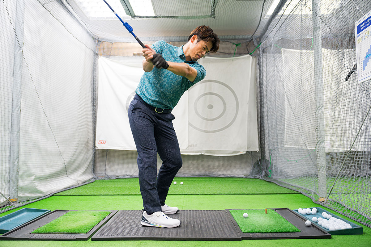 「SET OPTIMIZER」をつけて計測する今江敏晃さんの連続写真　写真：土居凌祐