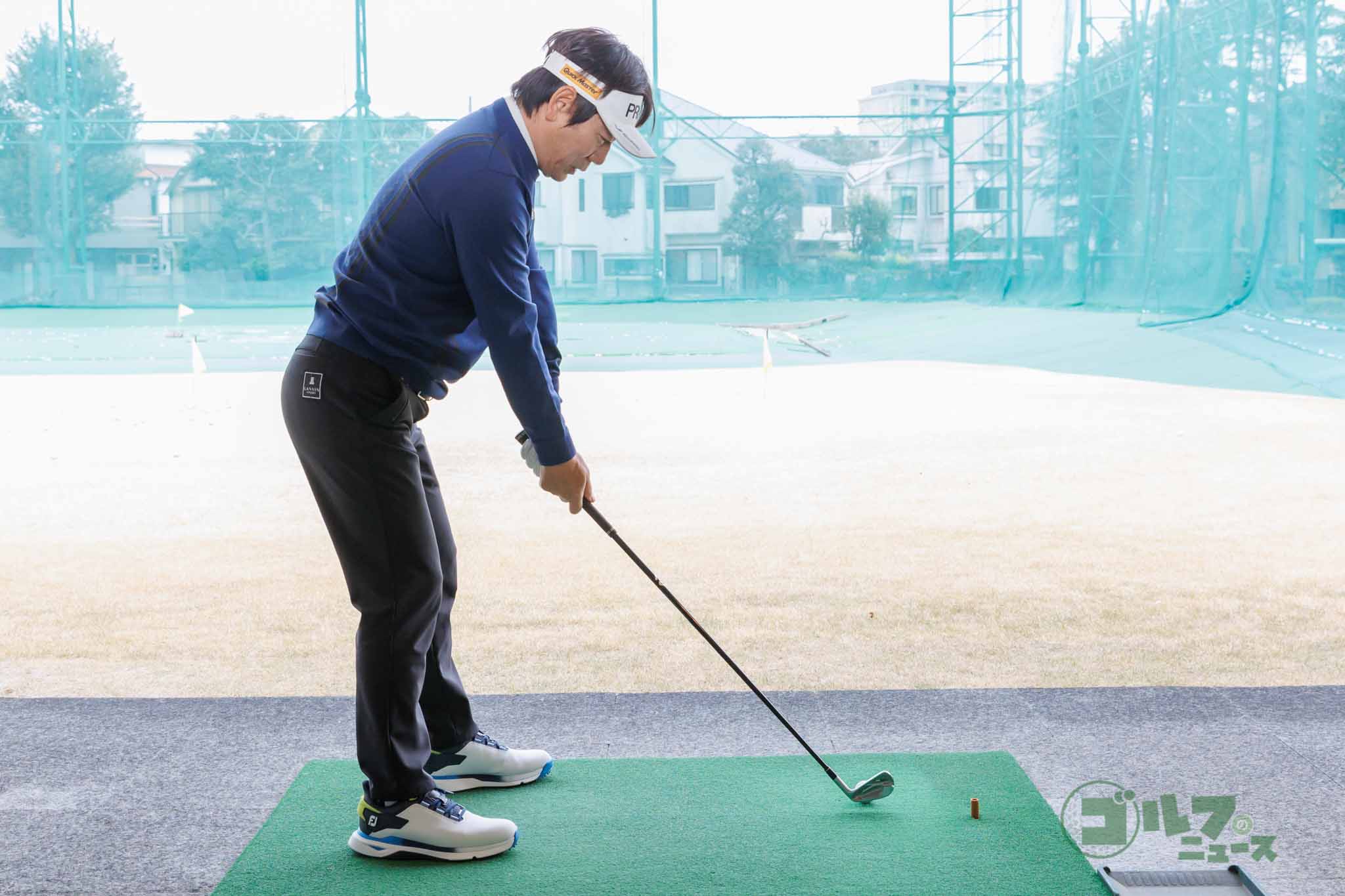 クラブが短くなればなるほど前傾角度は深くなる　写真:山上忠
