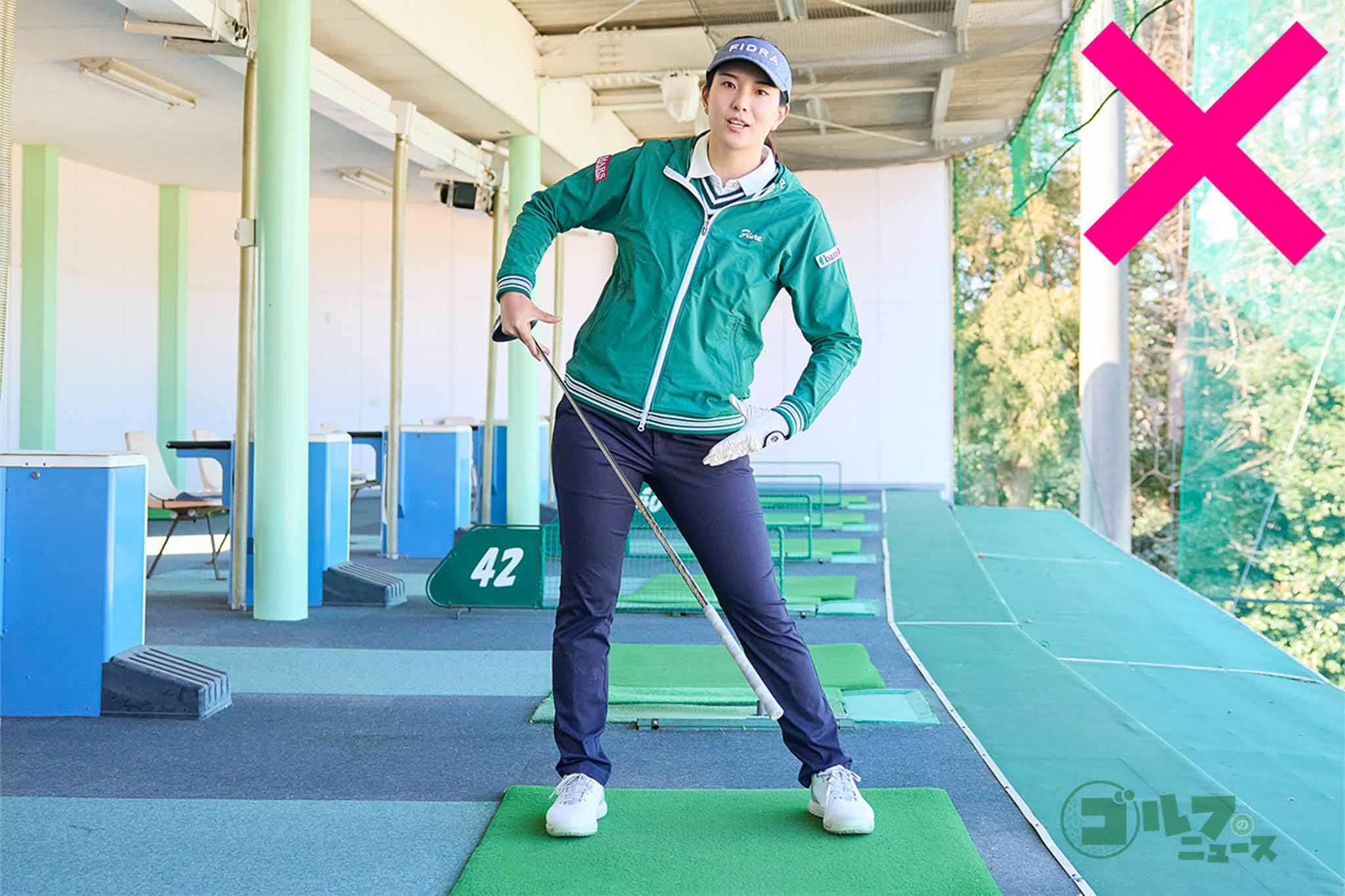 軸が左に傾き、腰が右にスライドするとスエーになる　写真:西村恵