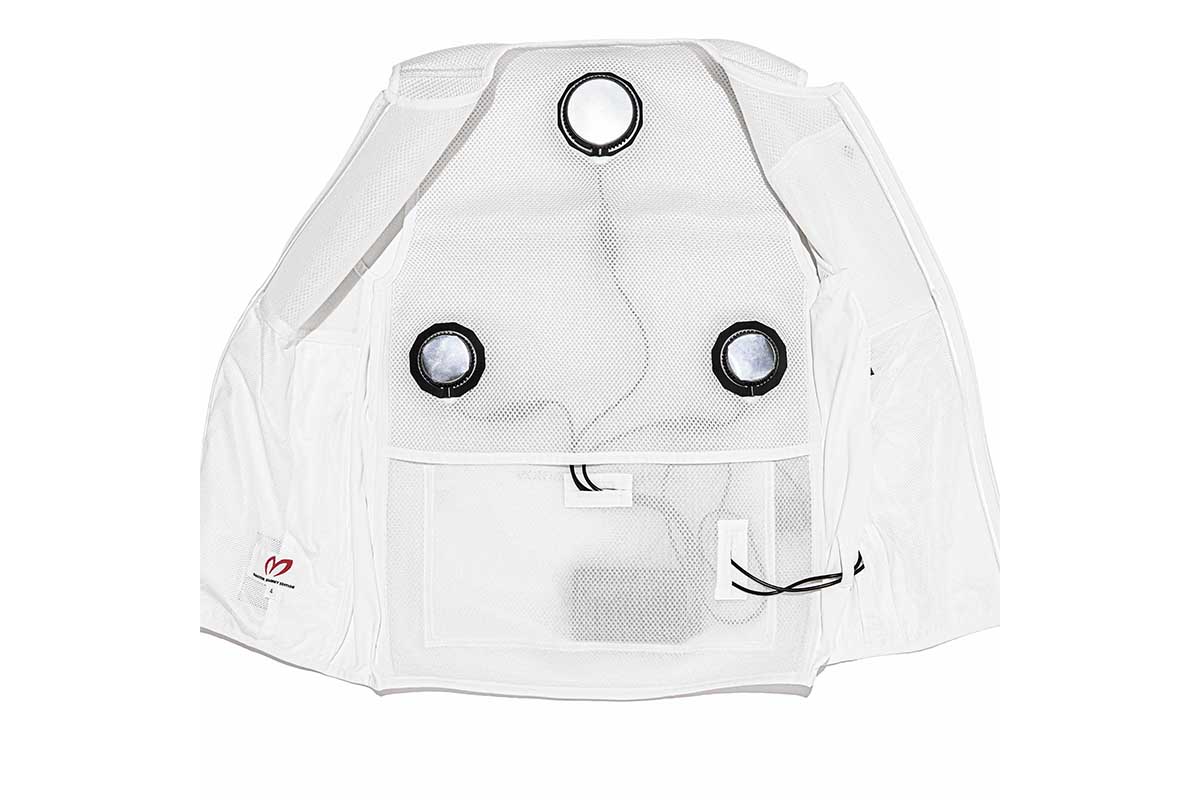 MASTER BUNNY EDITION 高性能ペルチェベスト　7万400円（税込み）
