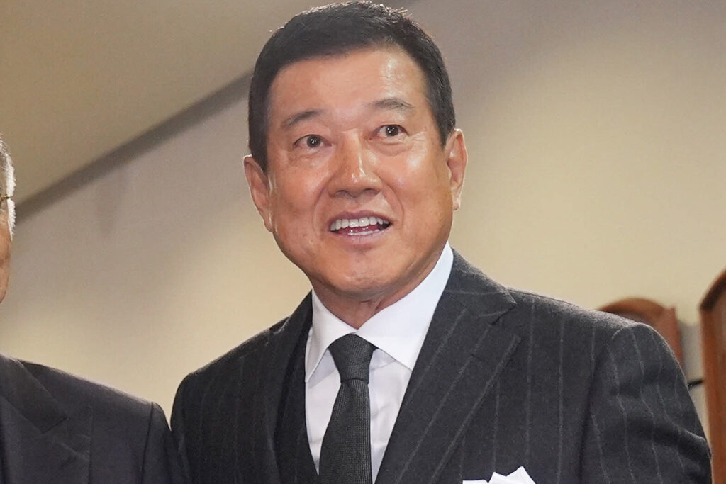 野球界の名将たちがゴルフで共演、豪華メンバーのティーショット話題に