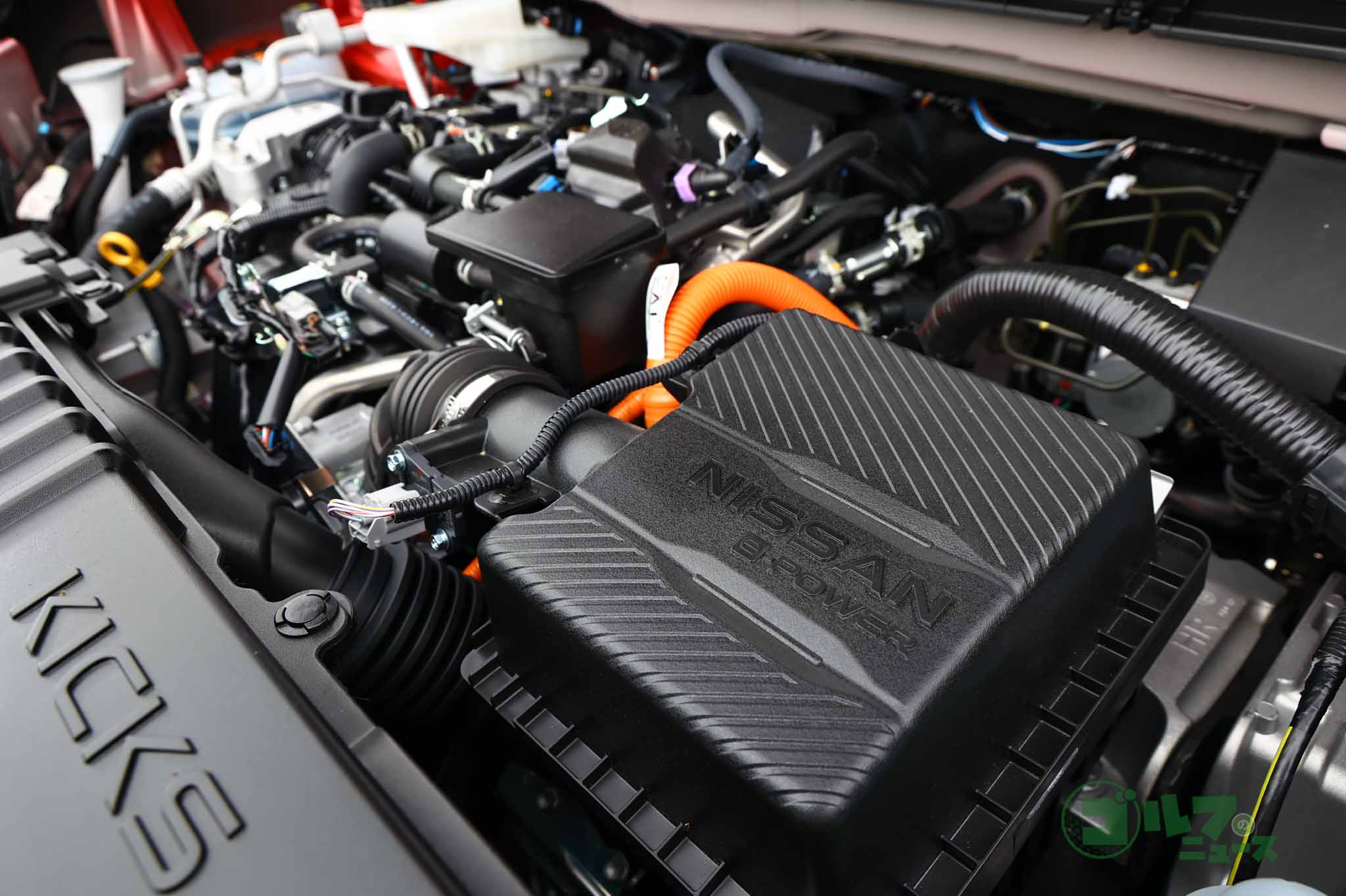 エンジンは発電専用でモーターが駆動を担う、日産得意のシリーズハイブリッド方式を採用