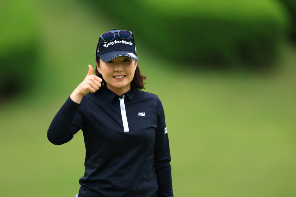 蛭田みな美との“密着”2ショにドキッ！ ツアー通算2勝女子プロの「男前